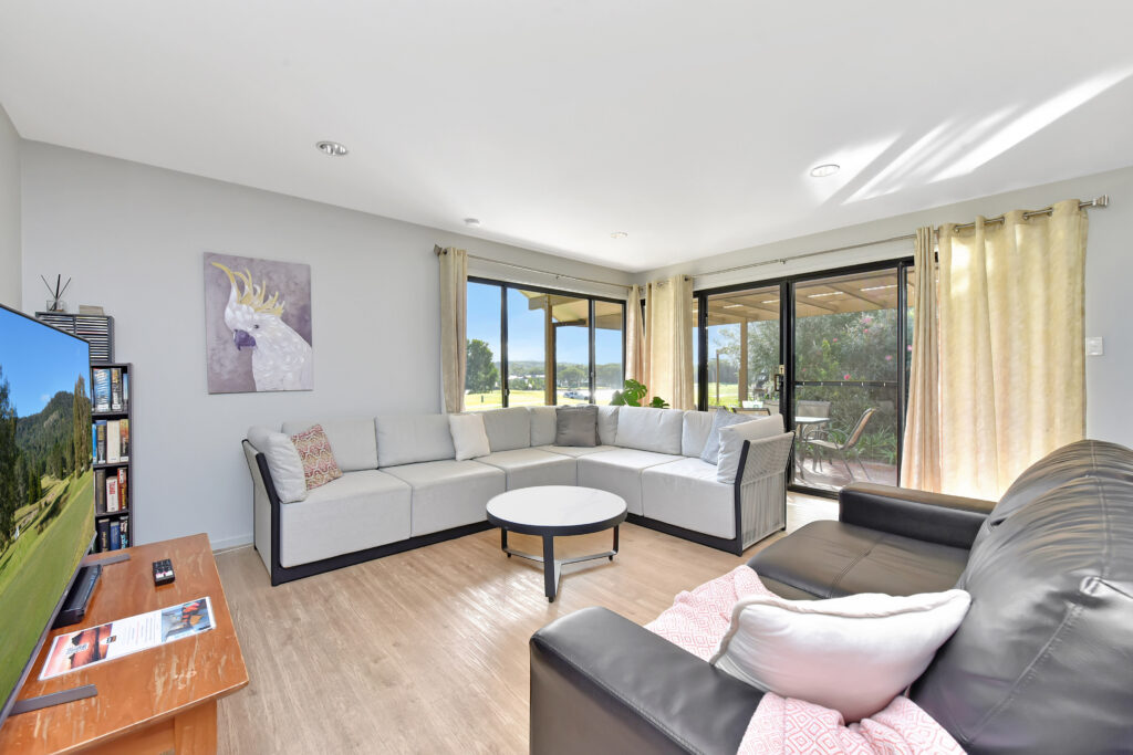 Salamander Bay Accommodation: Condo 105 @ Horizons. BOOK NOW!